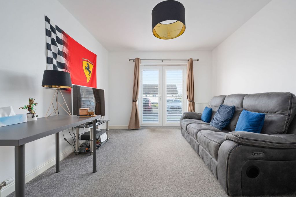 Property photo 3 of 14