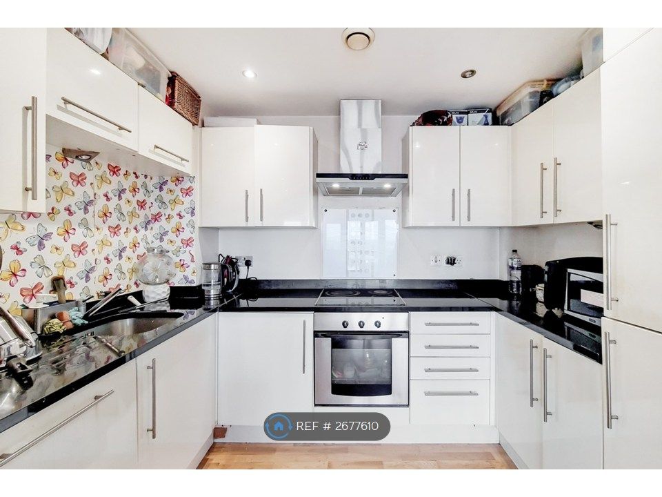 Property photo 3 of 11 Kitchen