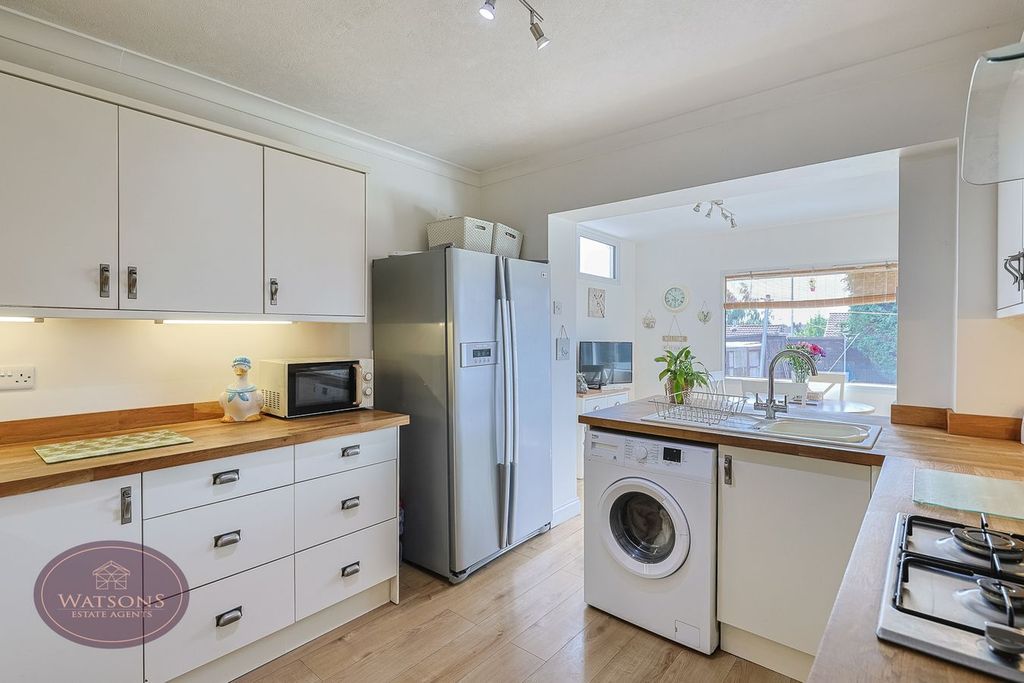 Property photo 2 of 33