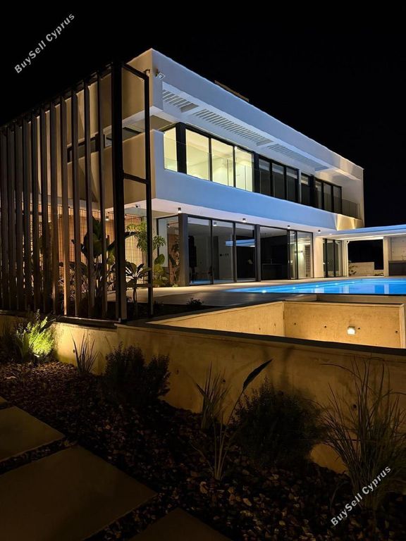 Property photo 2 of 24