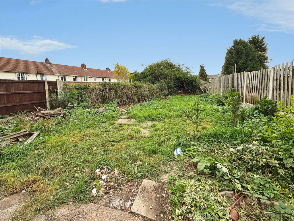 Property photo 3 of 11 Gardens