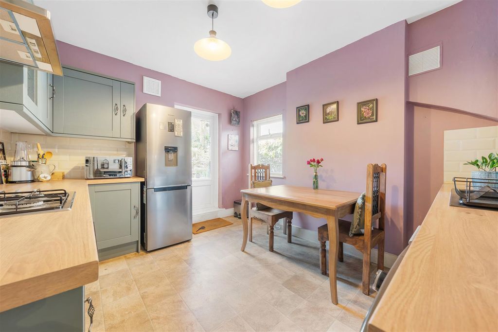 Property photo 3 of 12 Phoenix Road-8.Jpg