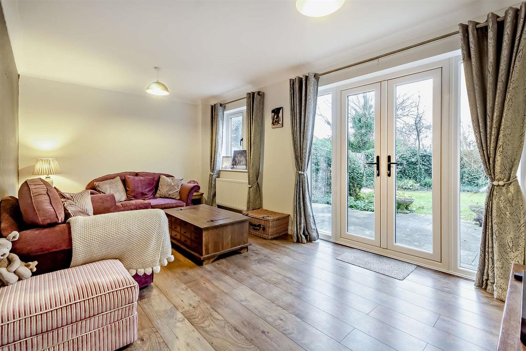 Property photo 2 of 14 8675059-Interior01-800.Jpg