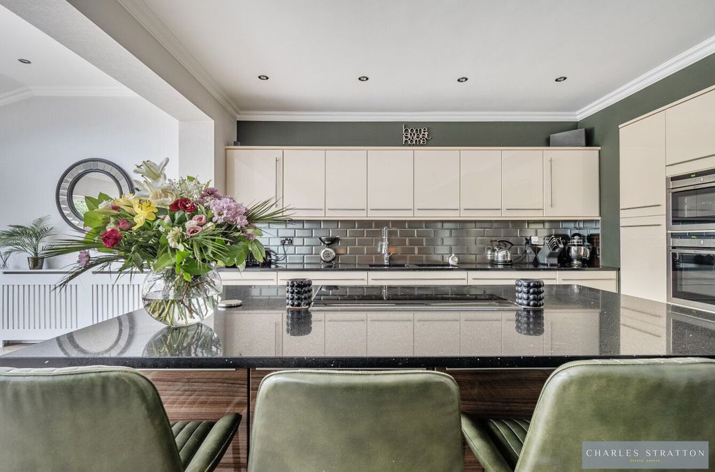 Property photo 3 of 41