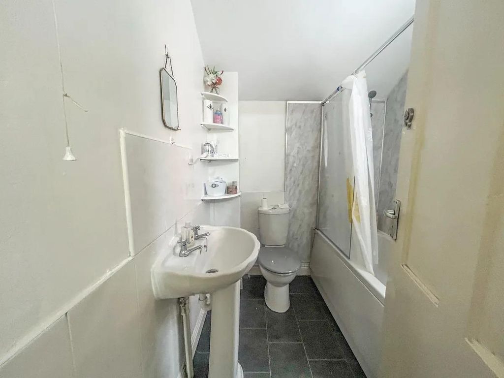 Property photo 2 of 9 445B1445Ca17B827932740743ce42801946Ca675.Jpg