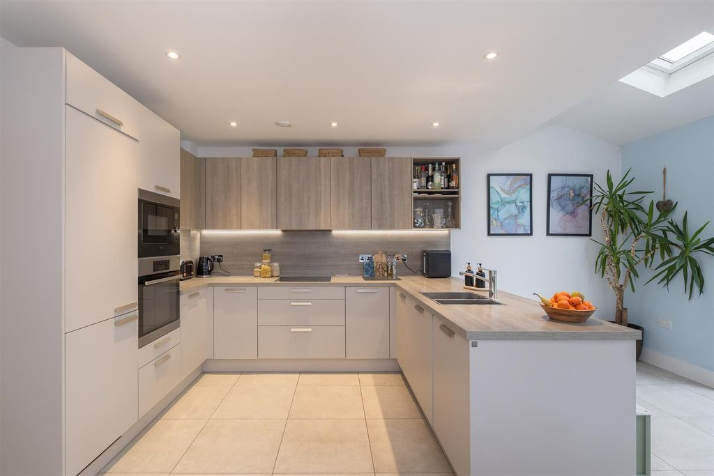 Property photo 3 of 31 16.Jpg