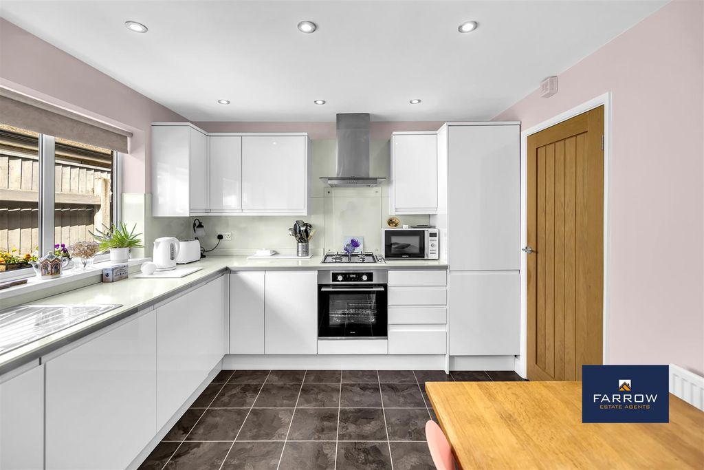 Property photo 2 of 29 Kitchen