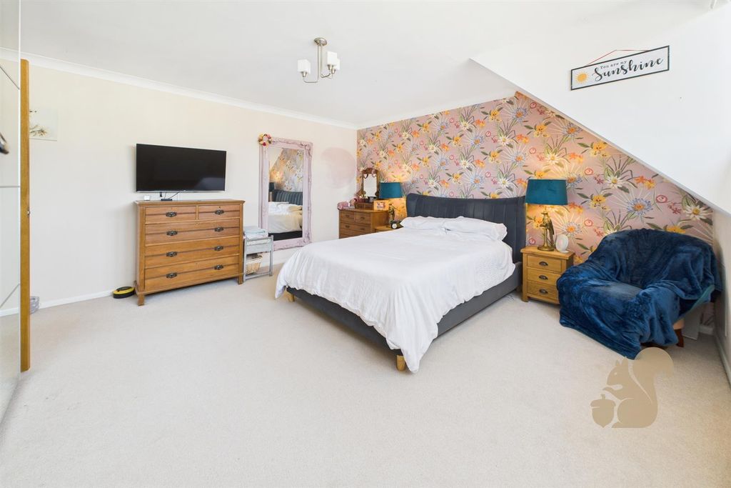 Property photo 2 of 28 Bedroom