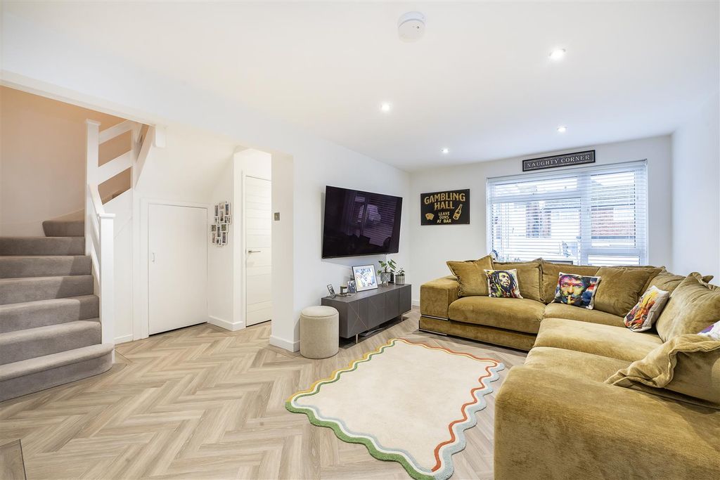 Property photo 3 of 16 19-Canham-04.Jpg