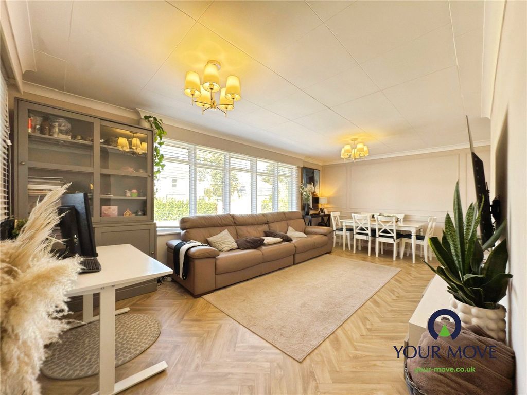 Property photo 3 of 16 Lounge/Diner