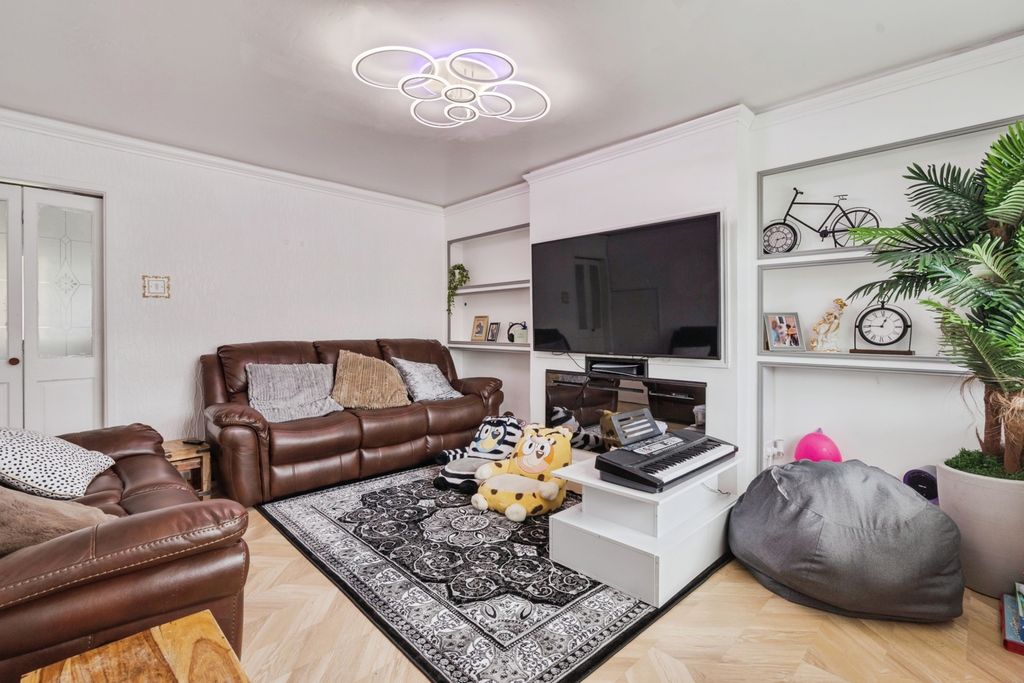 Property photo 3 of 19 Pbox-Img.Jpg