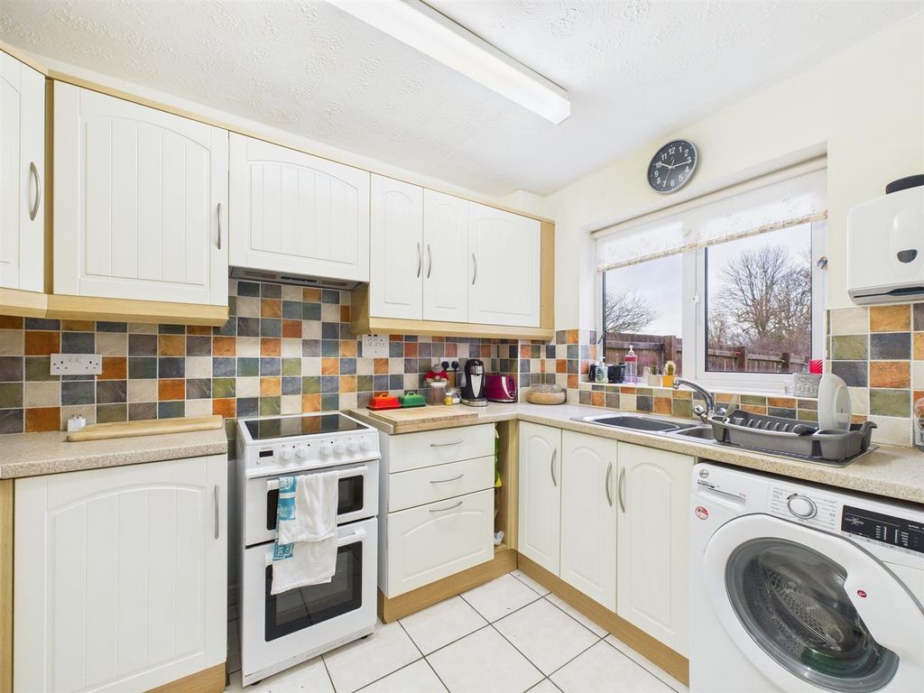 Property photo 3 of 8 Kitchen