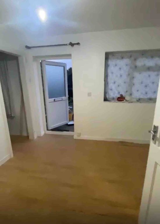 Property photo 3 of 8 Gallery