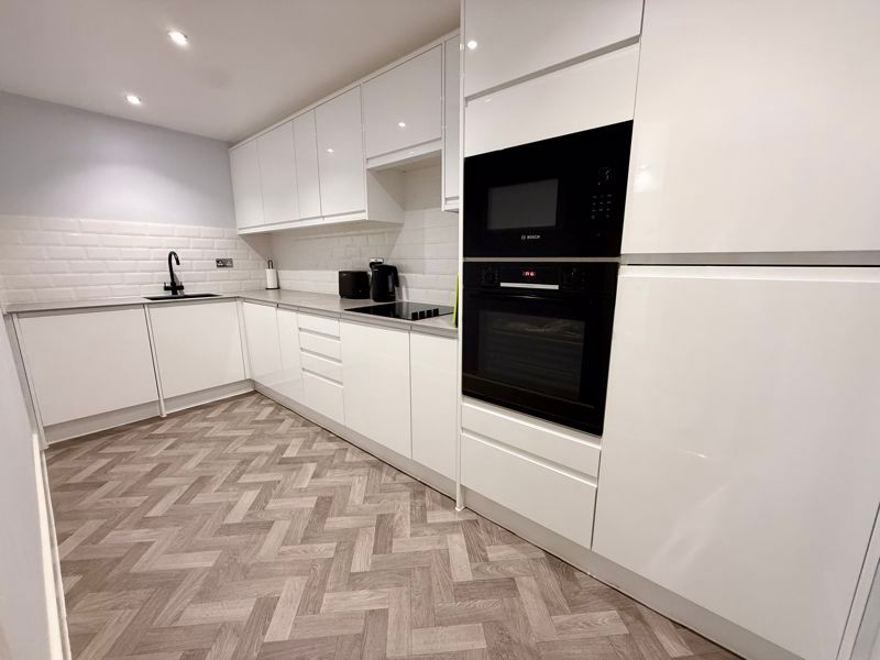 Property photo 3 of 10 Kitchen