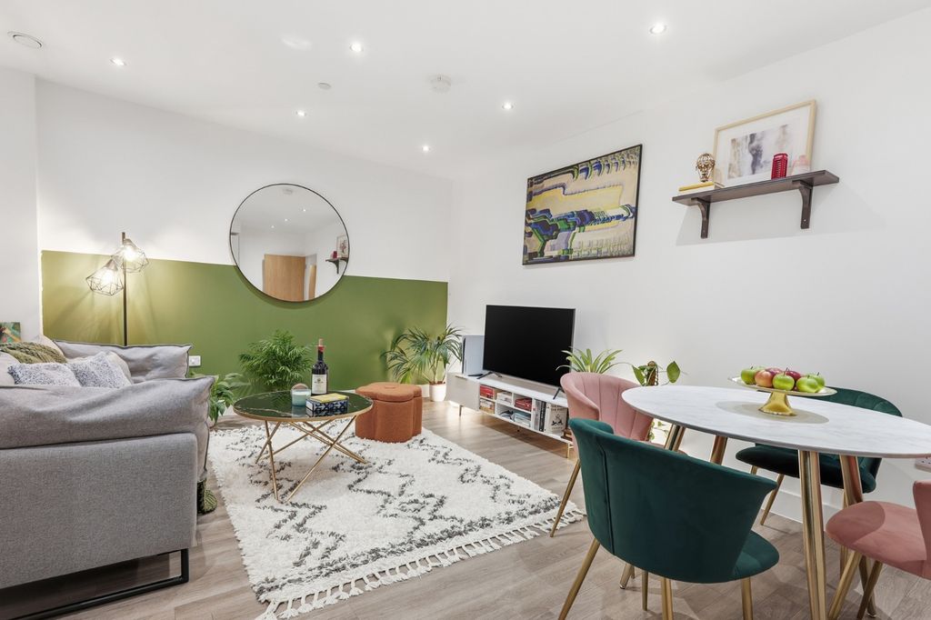 Property photo 3 of 17 4813032