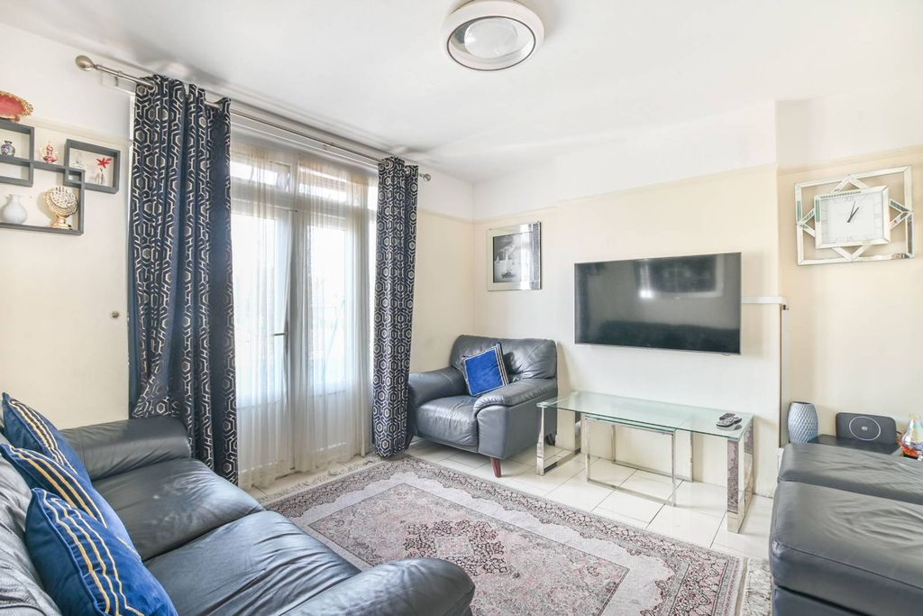 Property photo 2 of 14
