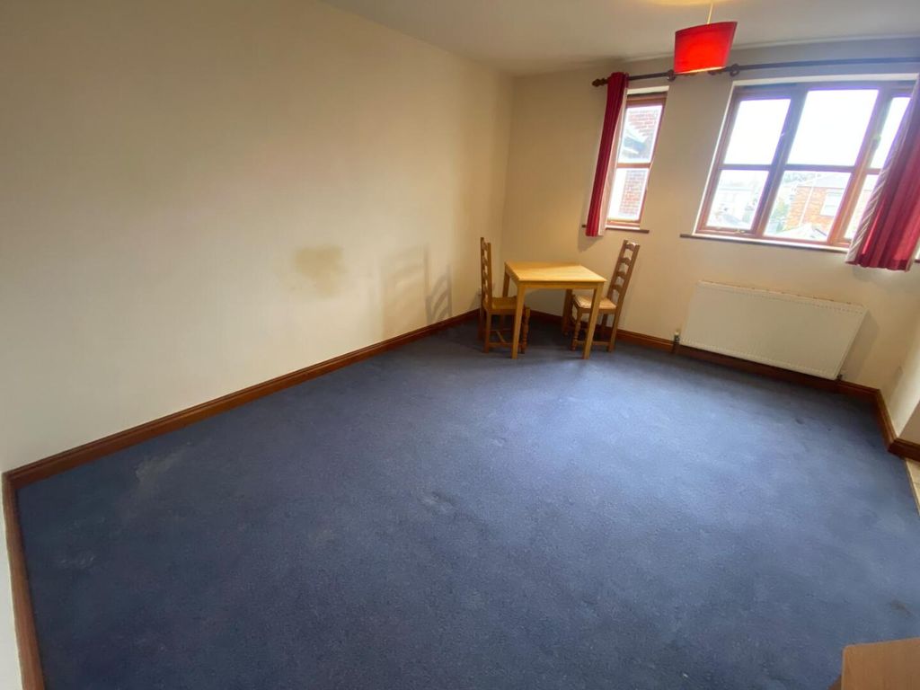 Property photo 3 of 6 Living Room