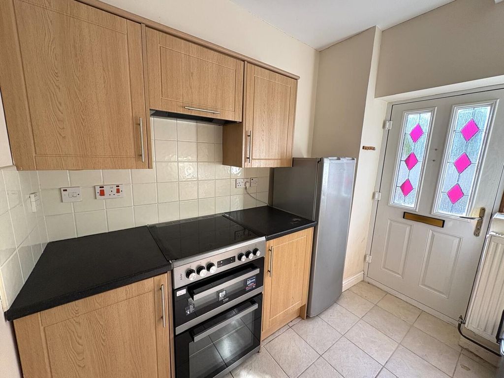 Property photo 3 of 25 Kitchen
