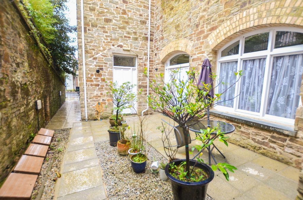 Property photo 2 of 7 3 Old Manor House Tps Bodmin 01208 74182-1-2