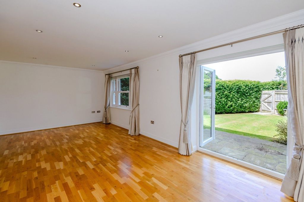 Property photo 3 of 7 Picture No. 11