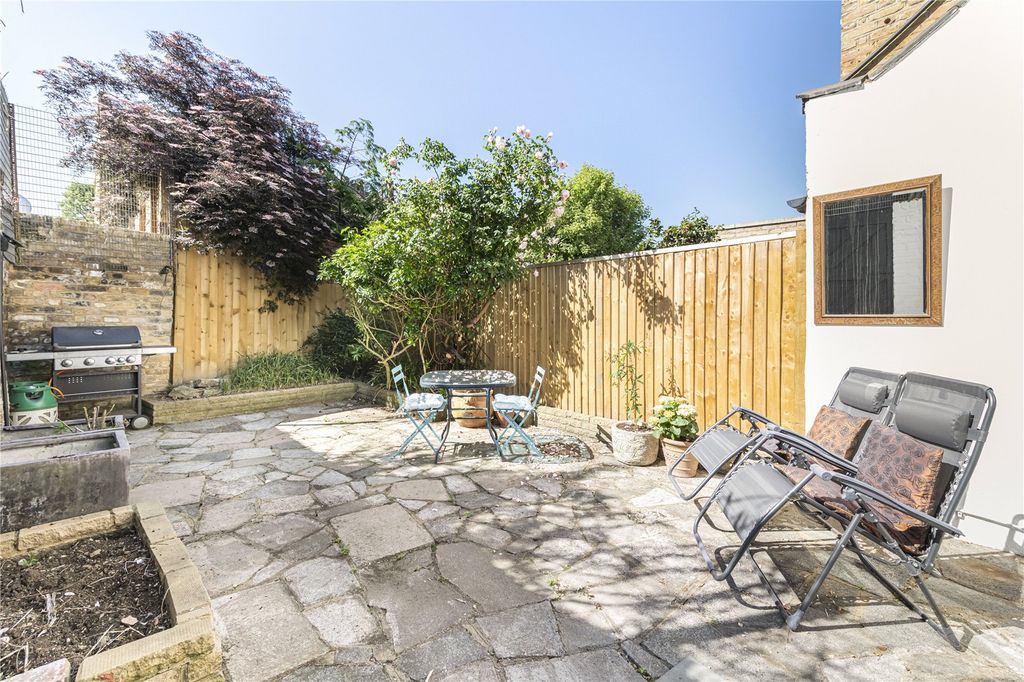 Property photo 2 of 32 Picture No. 35