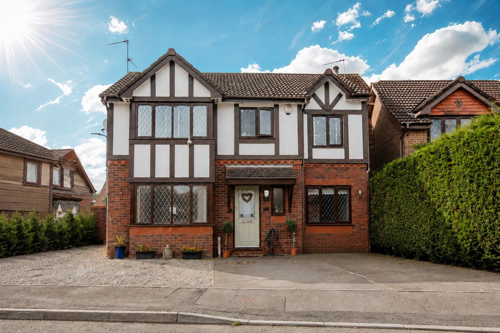 Property photo 1 of 32