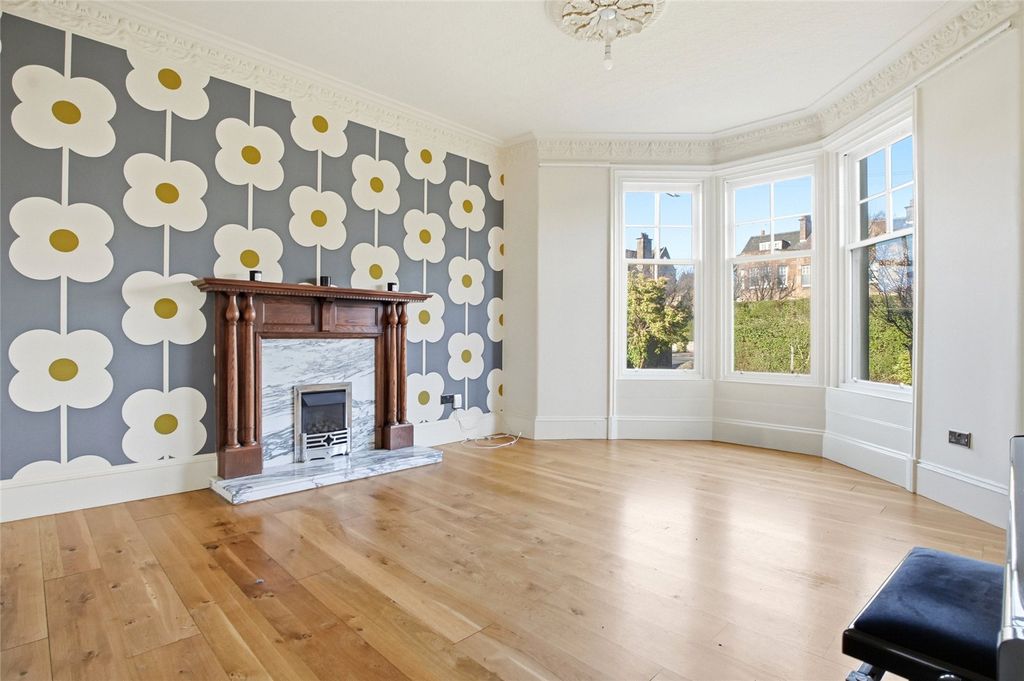 Property photo 3 of 22 Living Room