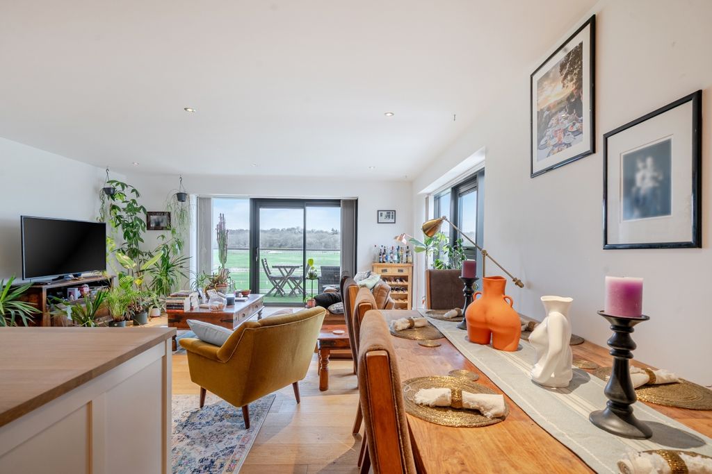 Property photo 3 of 10 1405787-6-6995Cff...