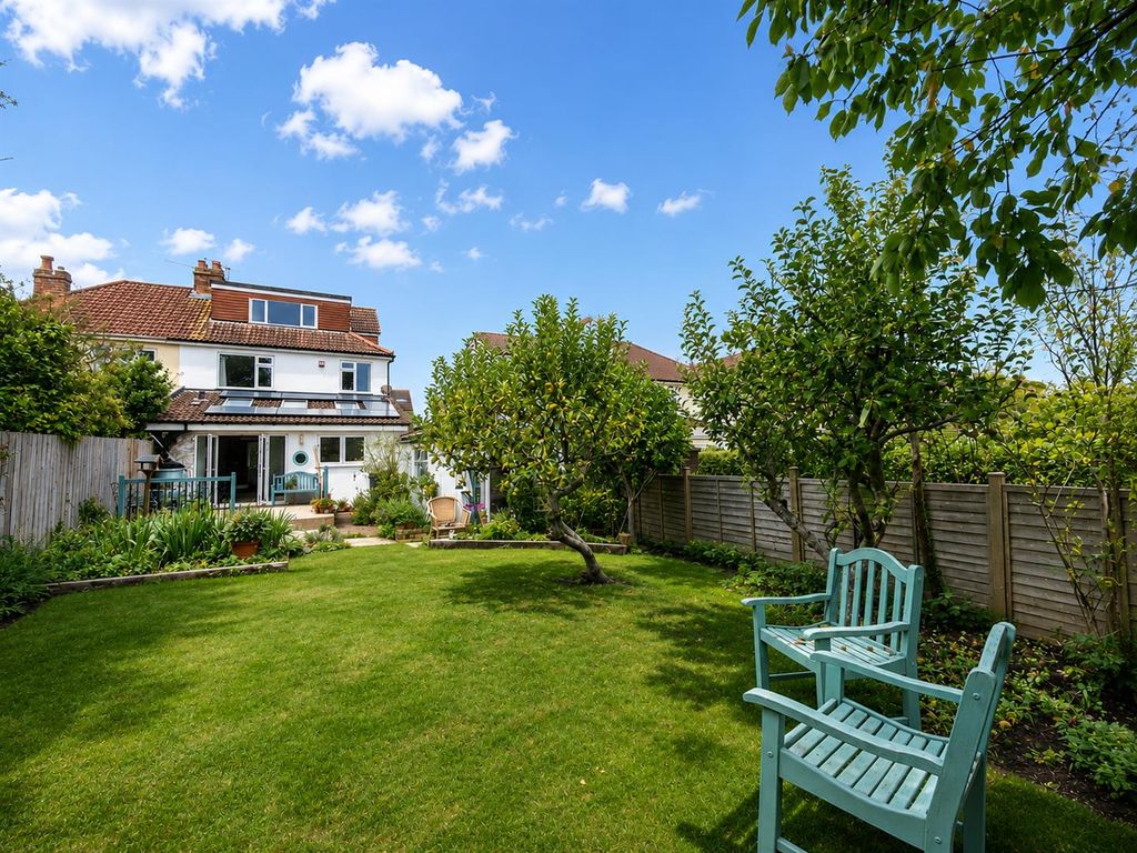 Property photo 1 of 17 c67c5E97-698d-44Bb-81c7-48132A54Bad8.Png