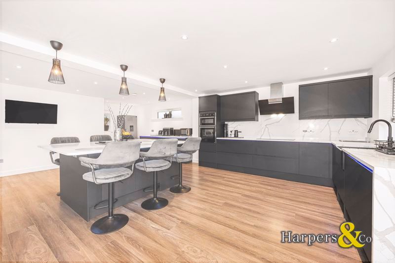 Property photo 1 of 16 Photo 5