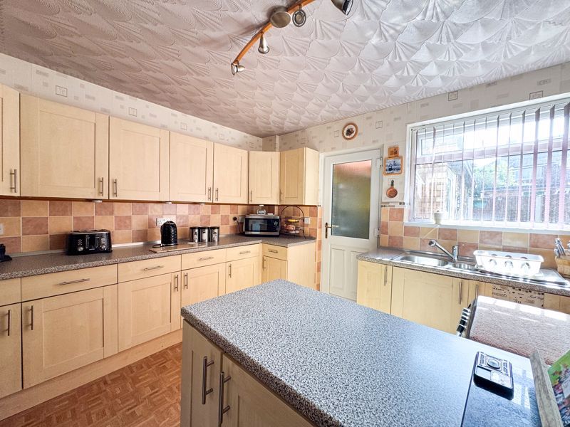 Property photo 3 of 18 Kitchen