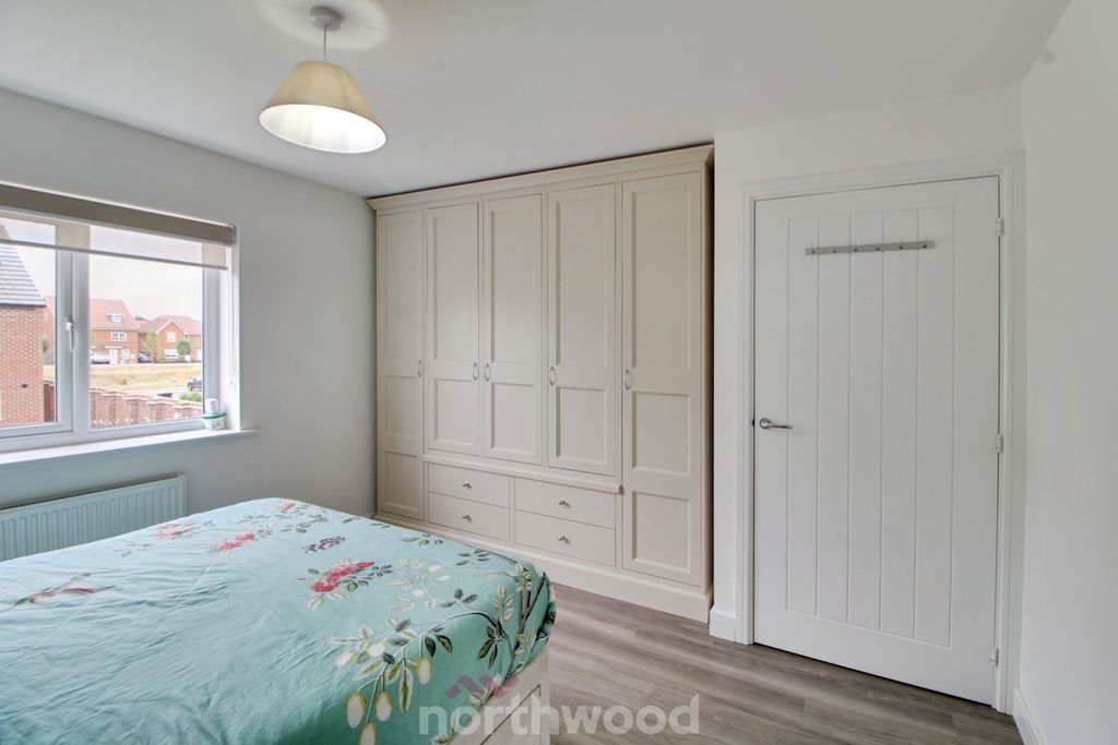 Property photo 2 of 32