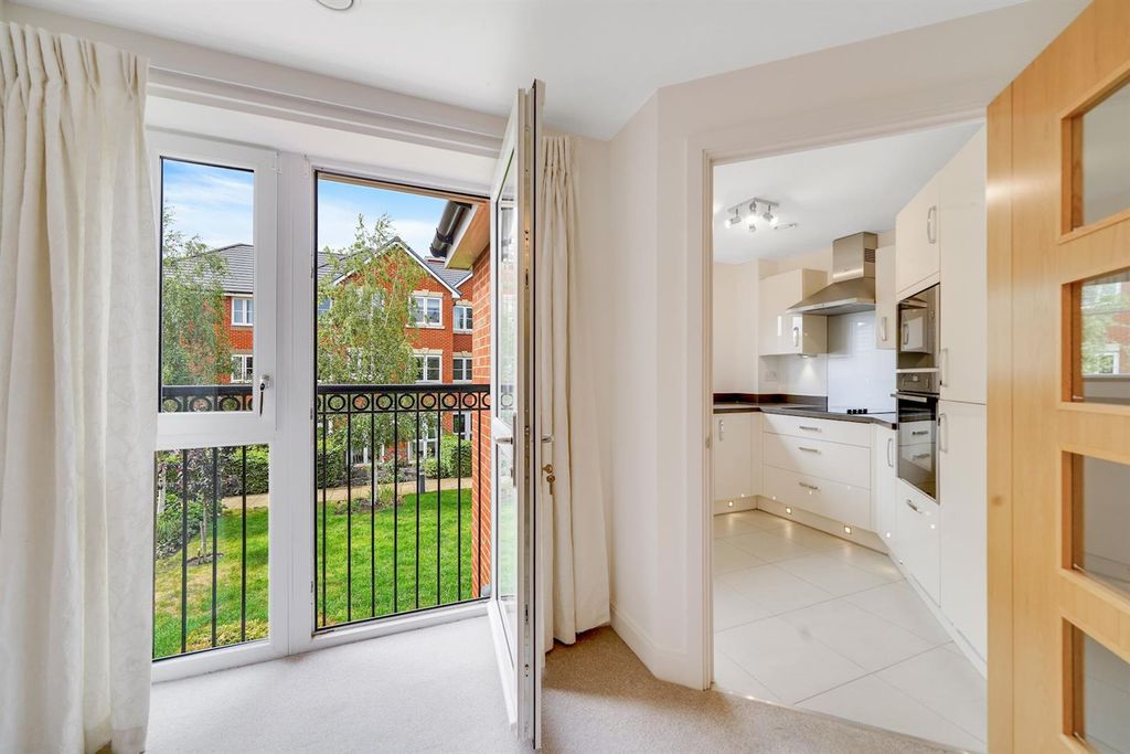 Property photo 2 of 15 05-4Ca186533-Gp-Mcs-29 Edward Place (31 Of 130)-Me