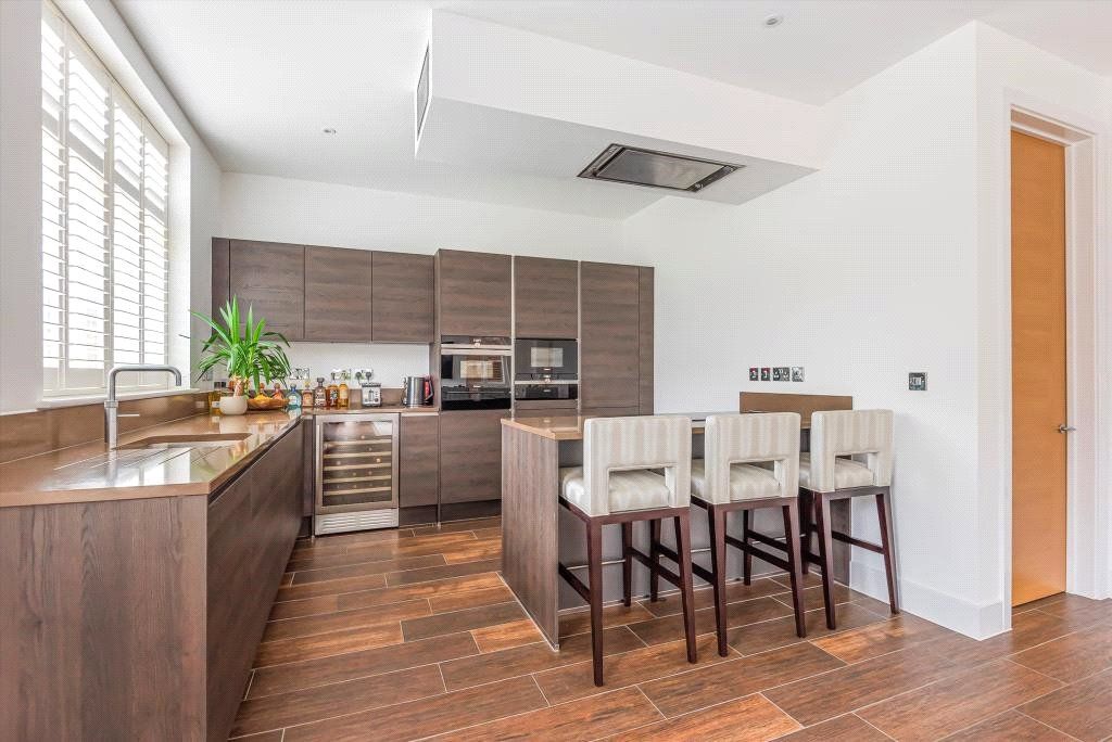 Property photo 3 of 14 Kitchen