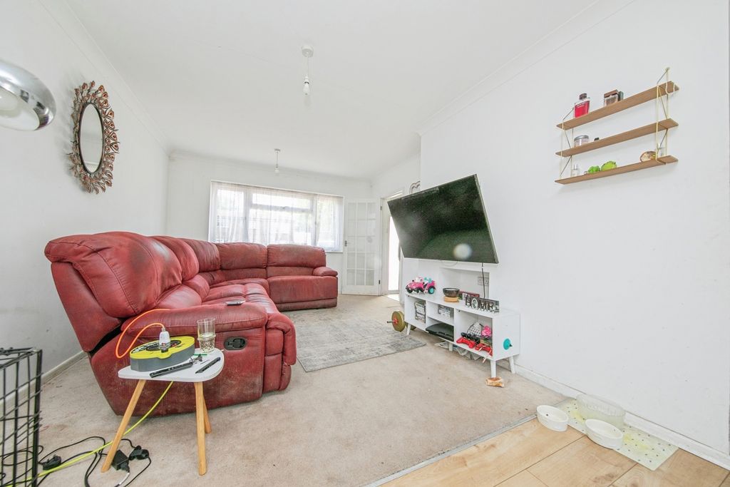 Property photo 2 of 17 Photo