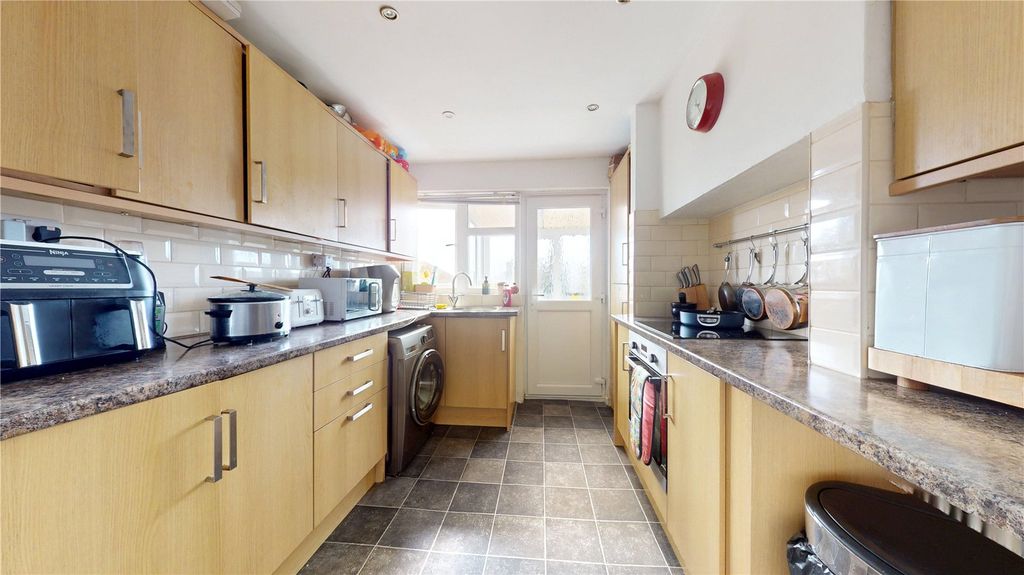 Property photo 3 of 18 Picture No. 04