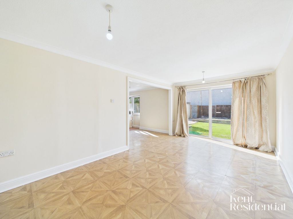 Property photo 3 of 34