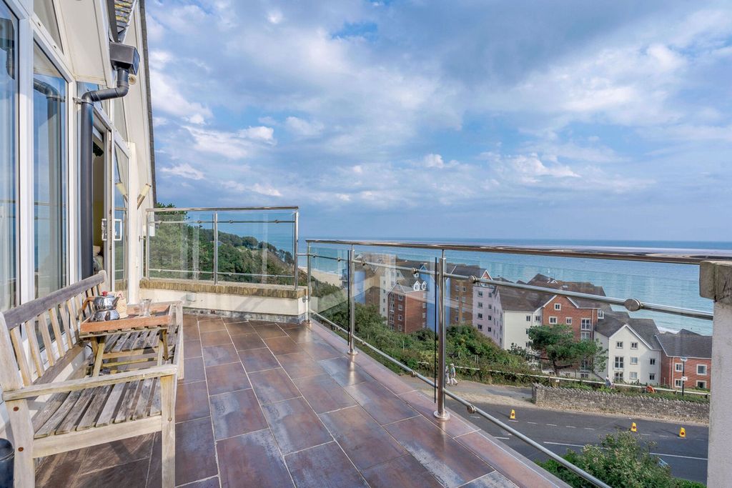 Property photo 3 of 23