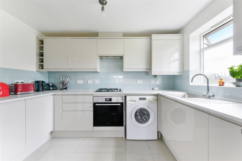 Property photo 3 of 9 6.Jpg