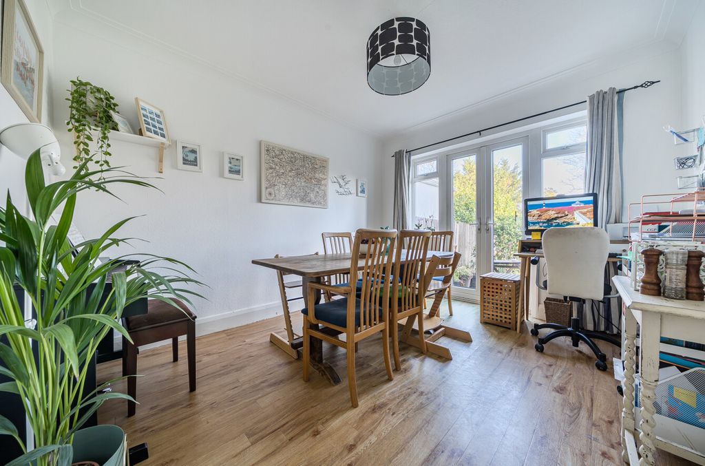 Property photo 2 of 21 1403176-4-697A11d...