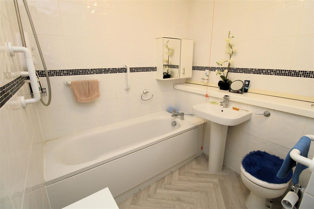 Property photo 2 of 14 Bathroom.Jpg