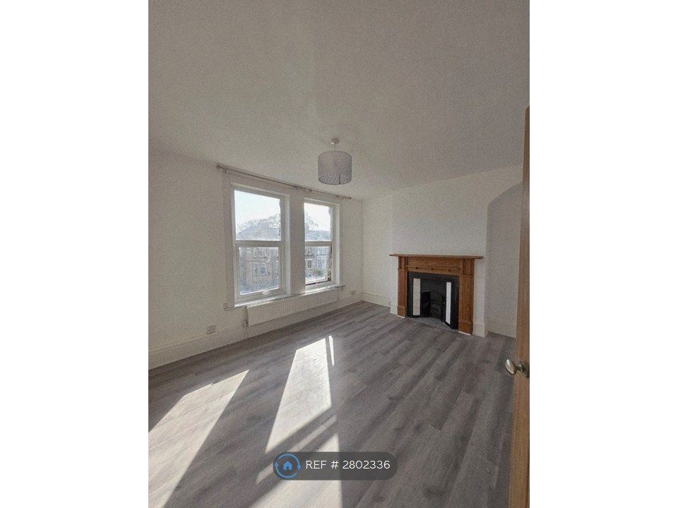 Property photo 1 of 21 Living Room