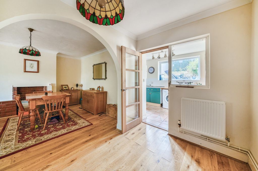 Property photo 1 of 22 1320747-13-686E44...