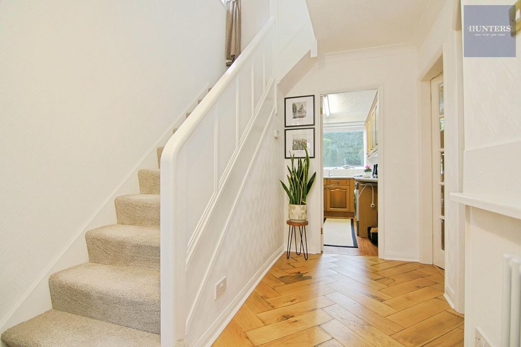 Property photo 3 of 16 Entrance Hall