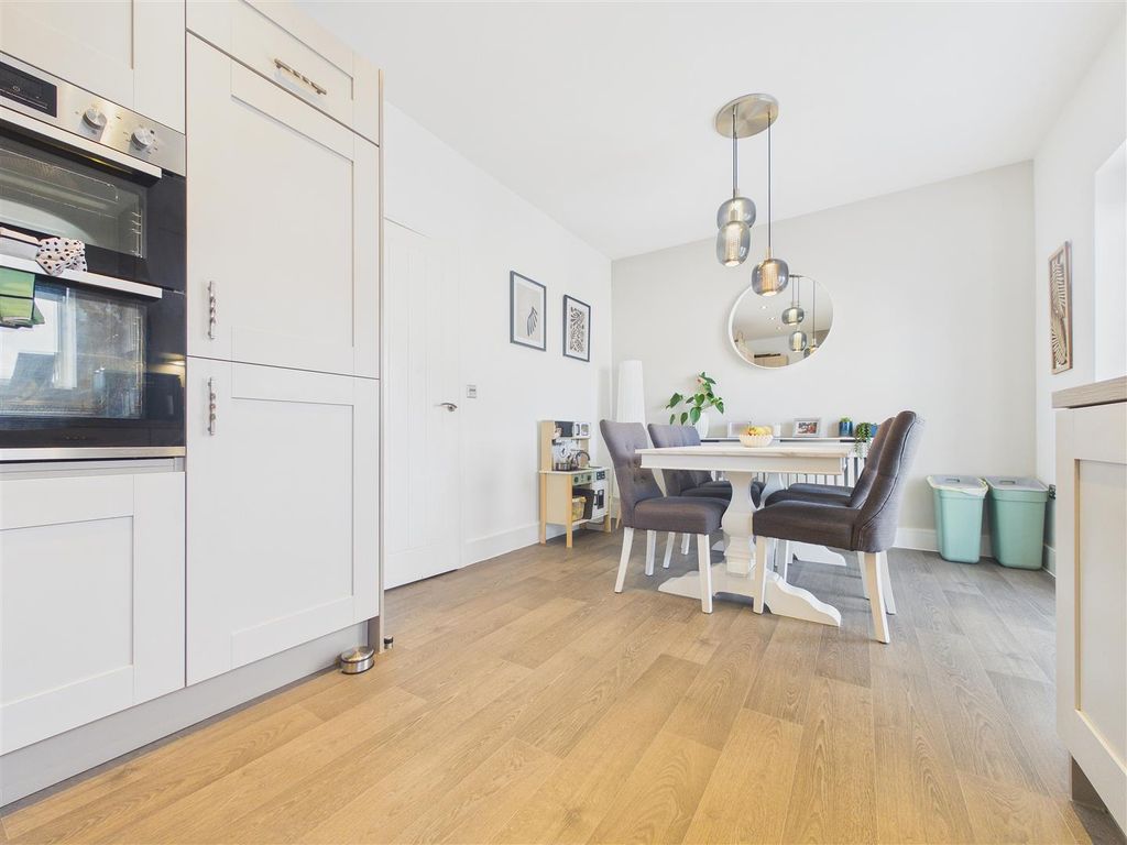 Property photo 3 of 23 Cam01407G0-Pr0113-Still012.Jpg