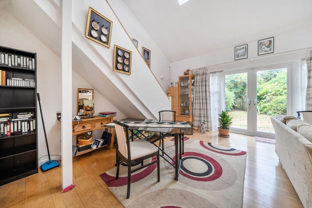 Property photo 3 of 17