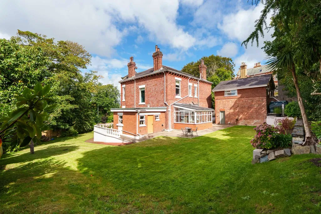 Property photo 3 of 52