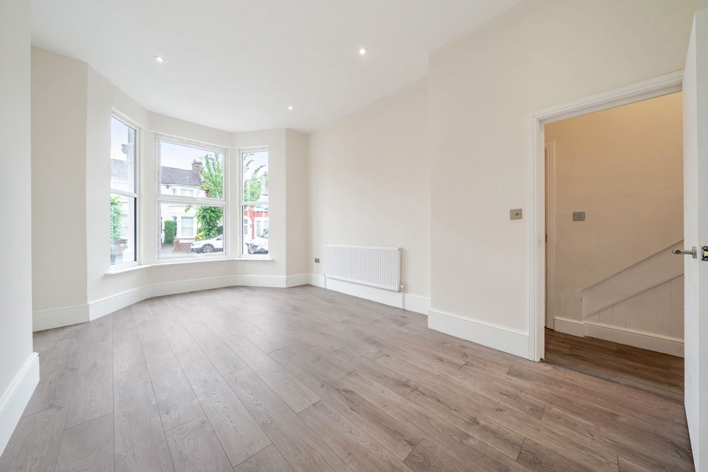 Property photo 2 of 15 1471551-1-6A269Ab...