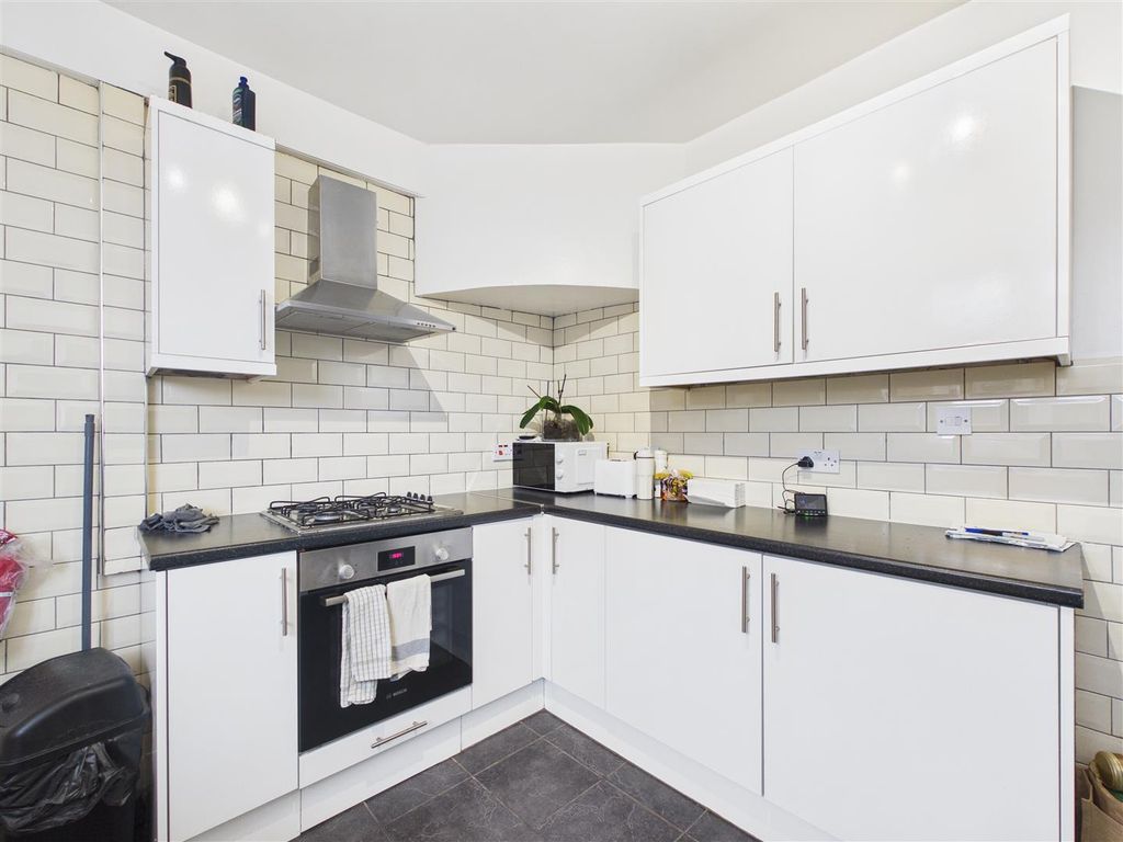 Property photo 3 of 9 Cam04419G0-Pr0072-Still008.Jpg