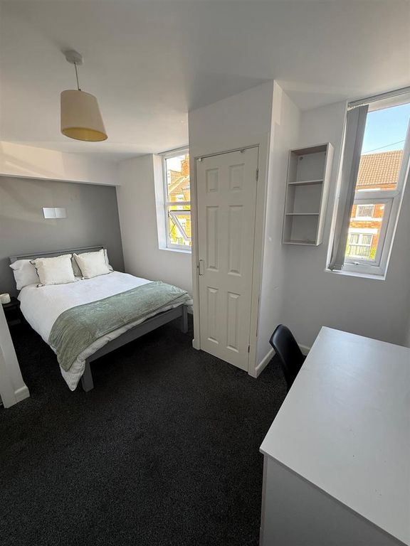 Property photo 1 of 5 Room 2 - 2.Jpeg